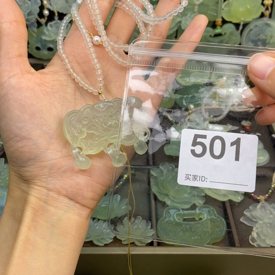 岫玉未镶嵌吊坠(赠链)吹***洲