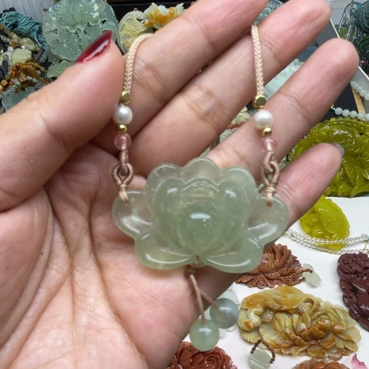 蛇纹石玉未镶嵌颈饰