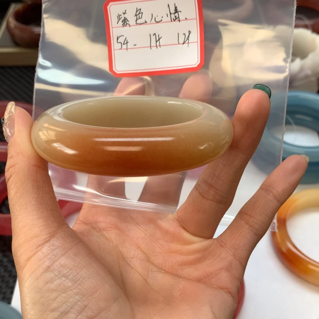 紫***情石英岩玉未镶嵌手镯