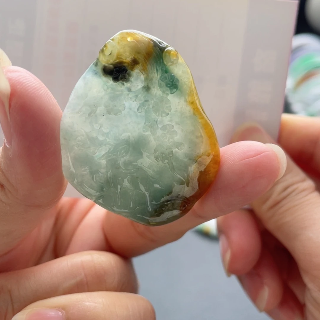翡翠未镶嵌颈饰山水牌