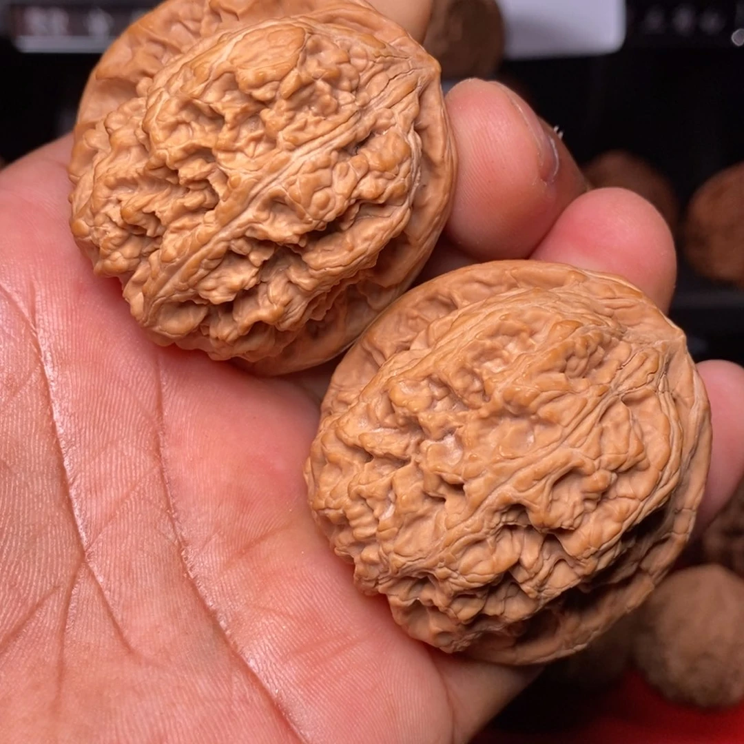 文玩核桃把件全品红皮山地将军膀