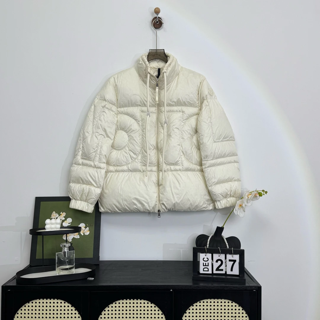 99新 MONCLER 经典款Sapins字母大logo奶白色羽绒服 3码