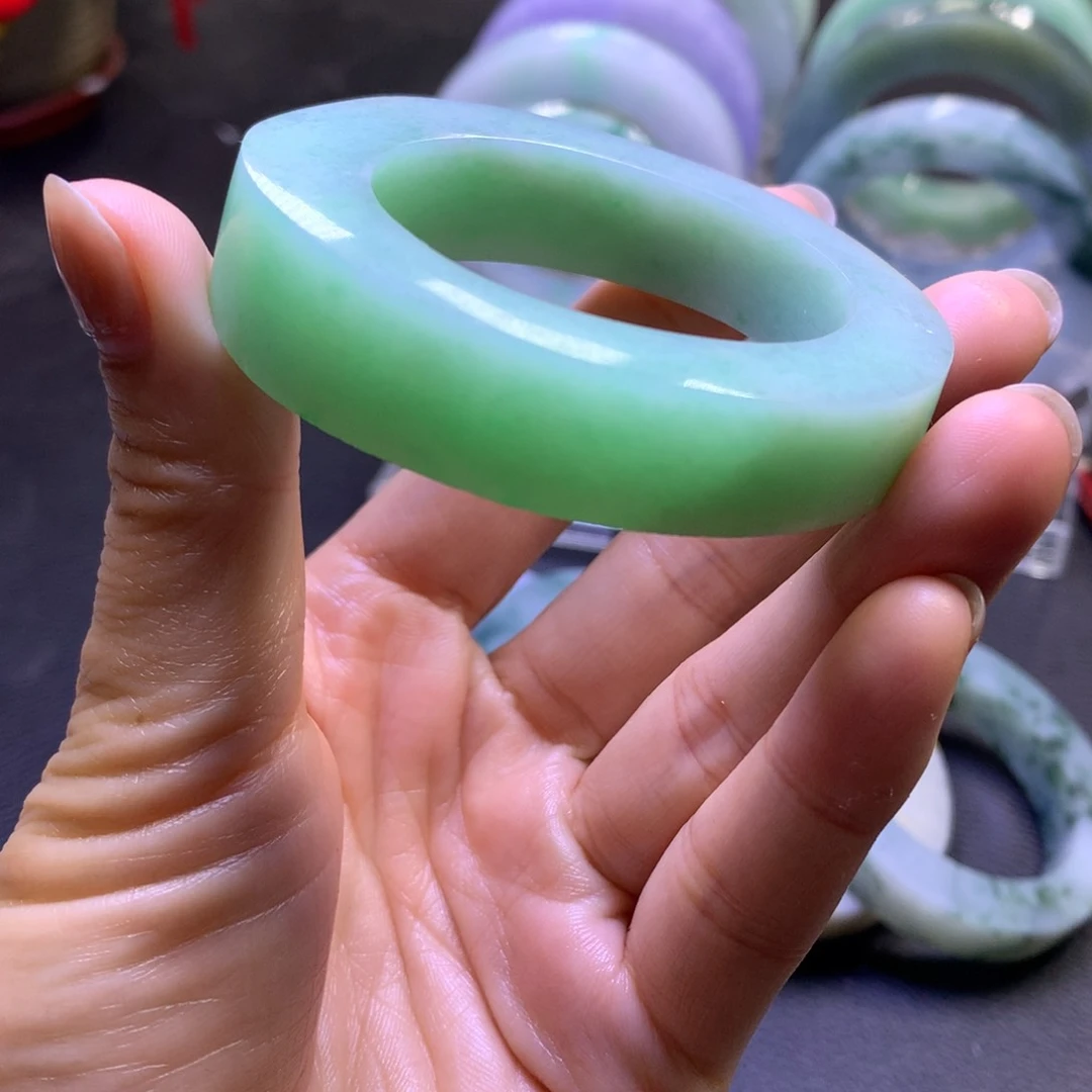 未镶嵌手镯定制翡翠