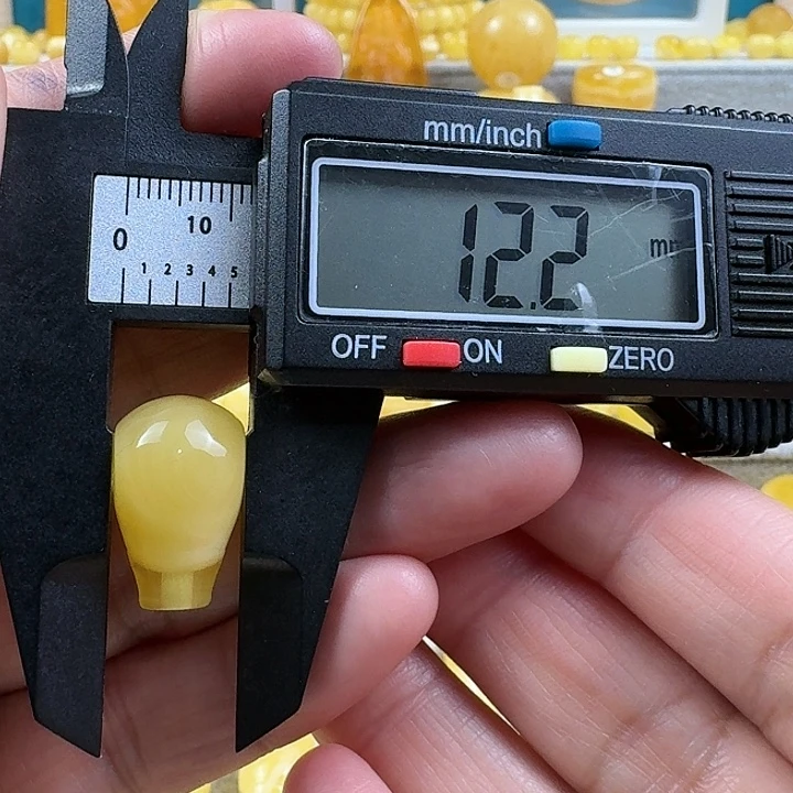 蜜蜡未镶嵌裸石18杂