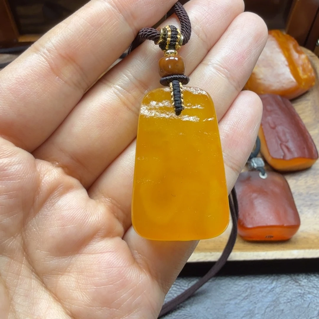 琥珀未镶嵌吊坠(赠链)