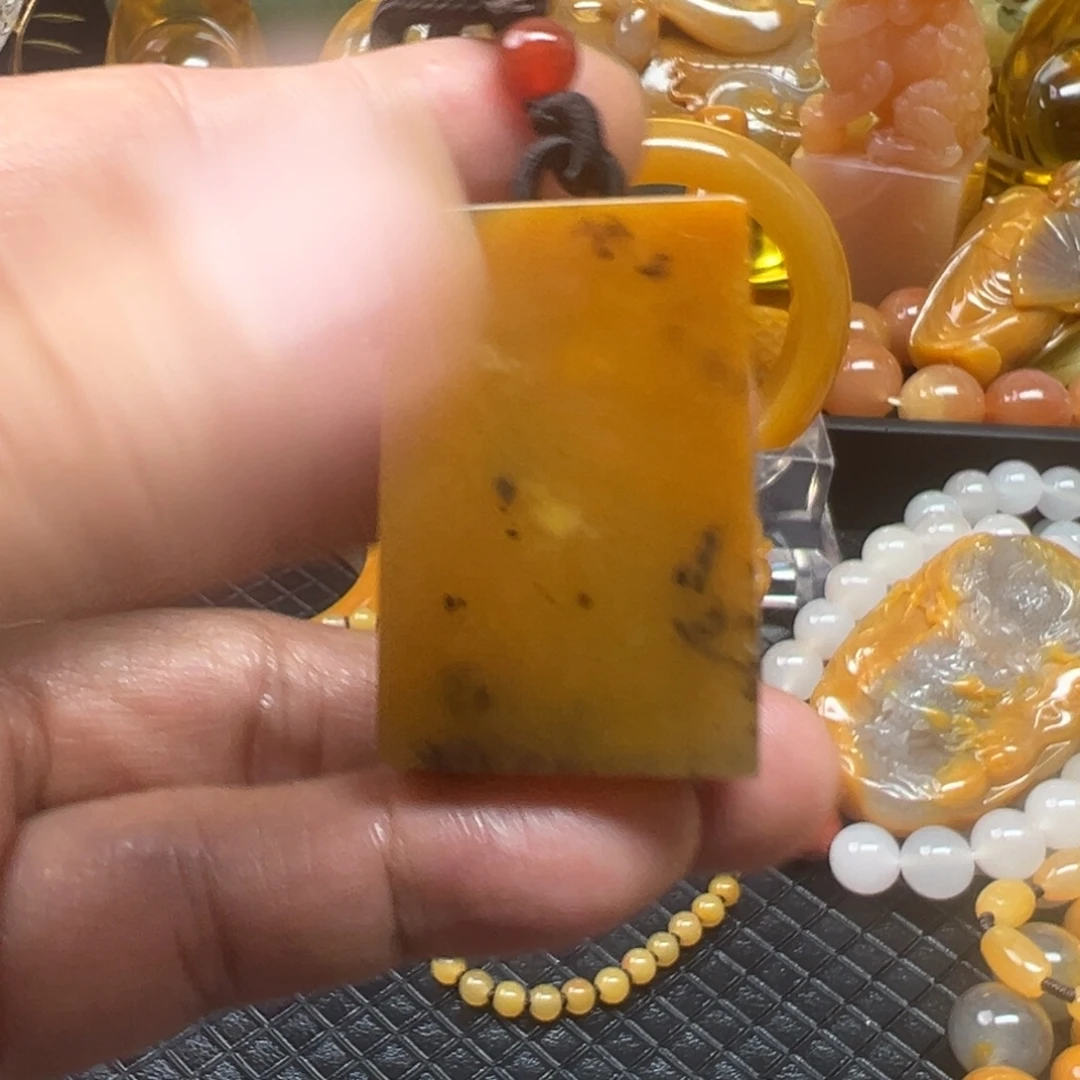 石英质玉未镶嵌颈饰