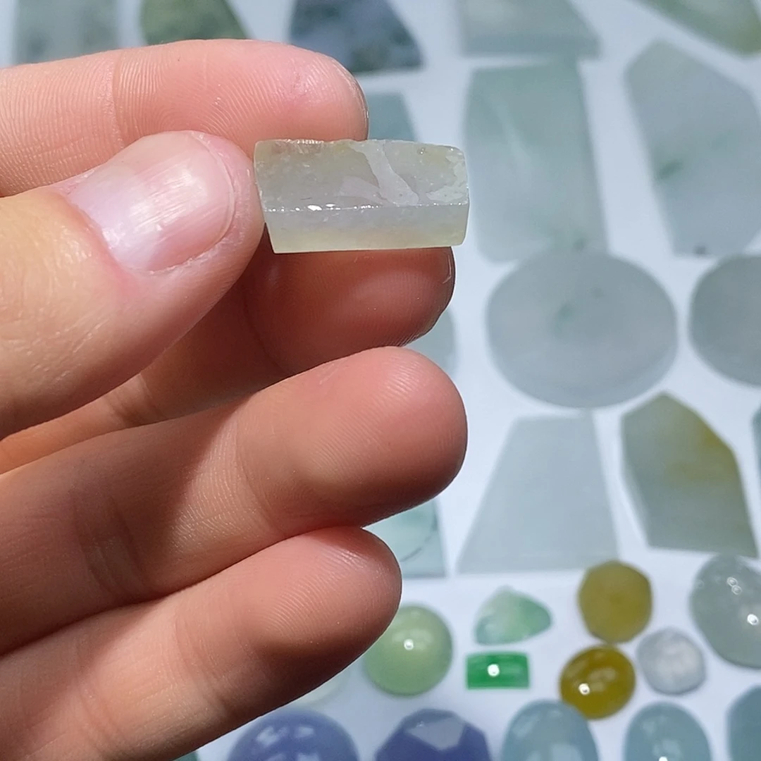 翡翠未镶嵌颈饰74: