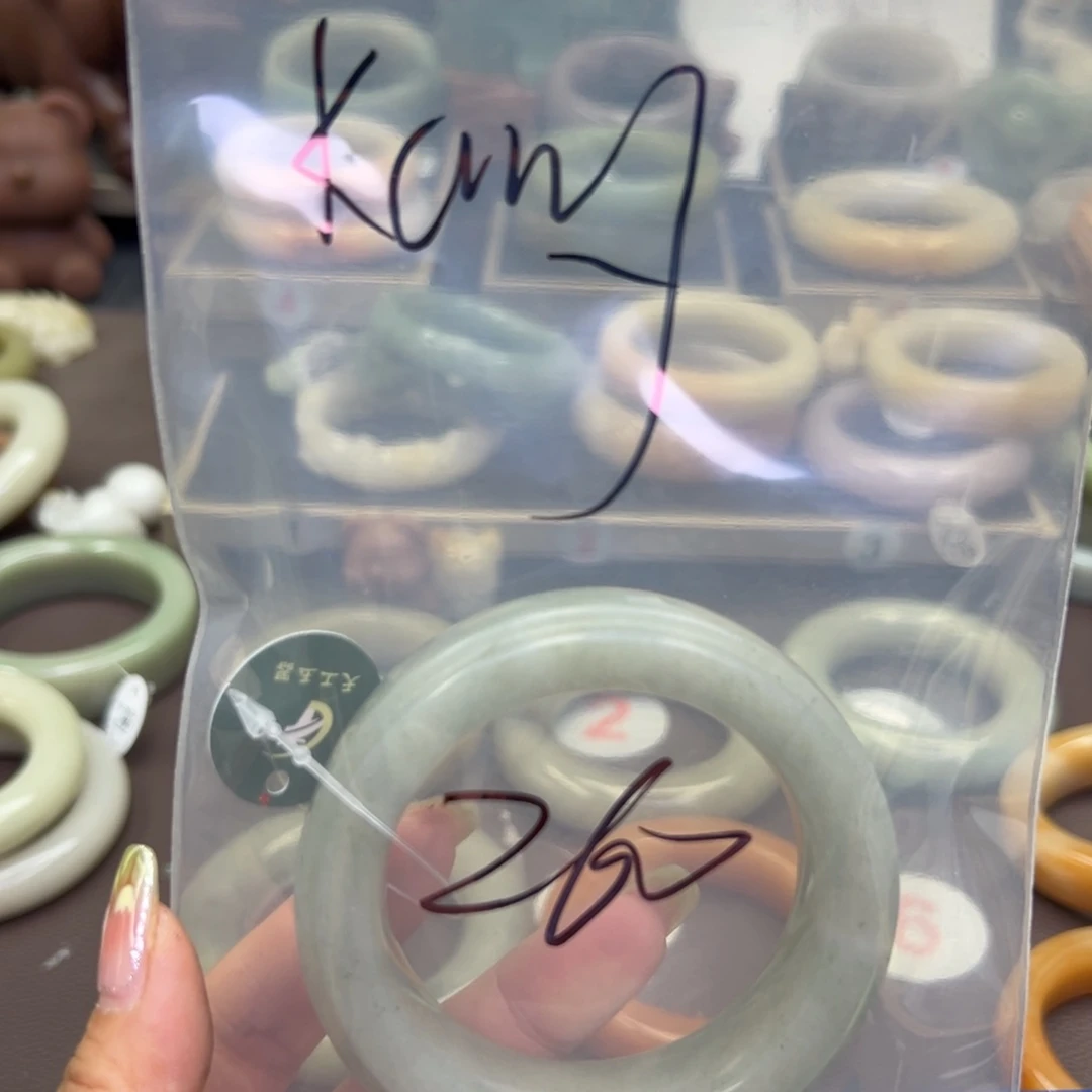 石英质玉手镯未镶嵌K****?