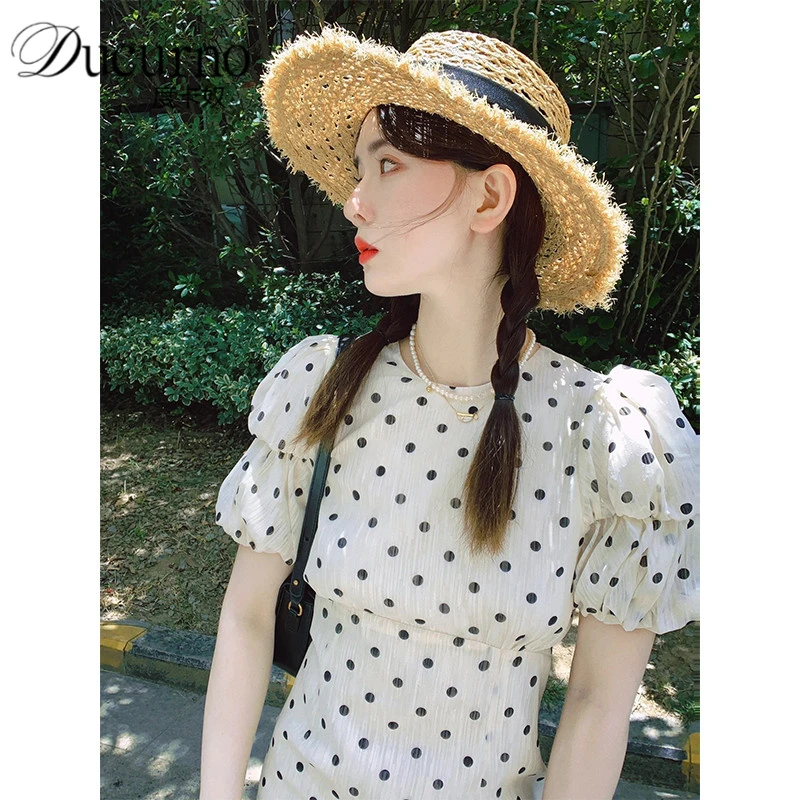 白色波点连衣裙女2025新款夏季设计感气质法式收腰泡泡袖圆点长裙