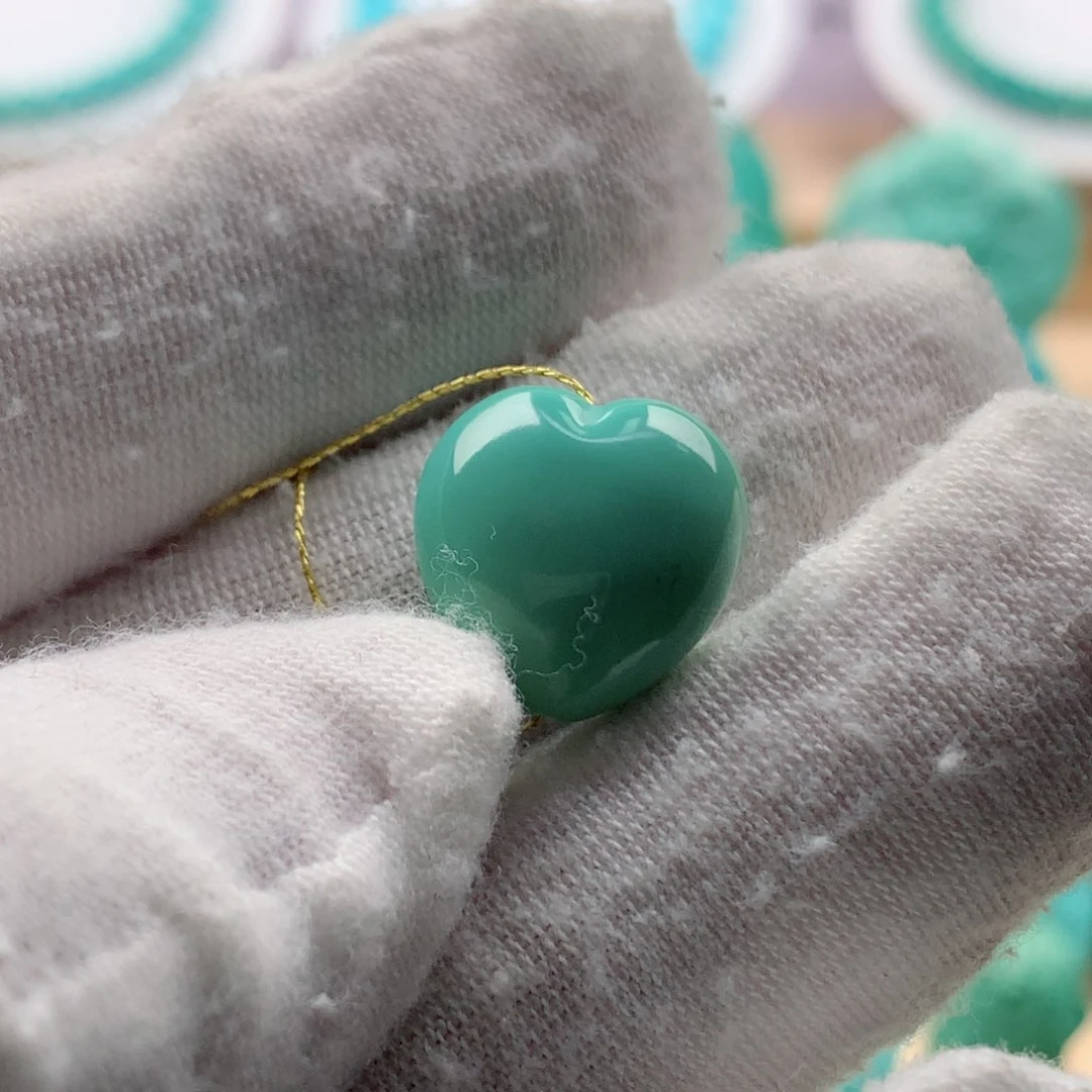 绿松石屁桃未镶嵌