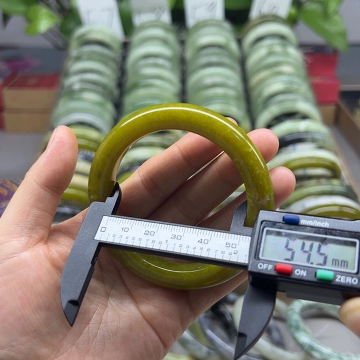 蛇纹石玉未镶嵌手镯42