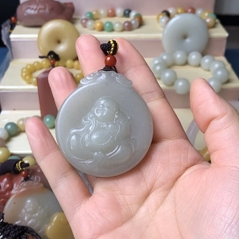 石英质玉未镶嵌颈饰