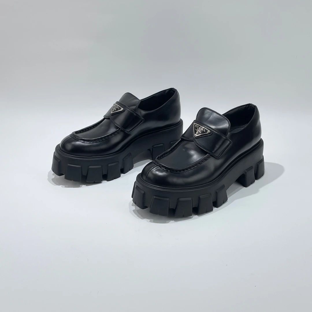 99新 Prada/普拉达 38.5码98新黑色厚底轮胎乐福鞋女鞋/ML80863