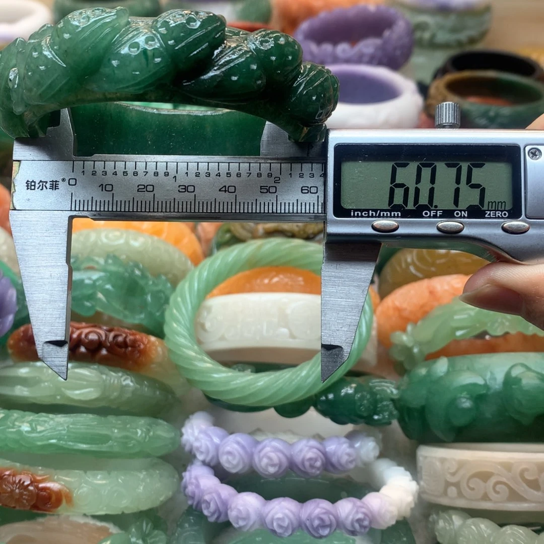 未镶嵌手镯石英质玉