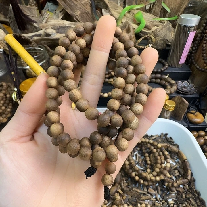 沉香沉香碎屑海南沉香菩萨棋0.8大15克➕沉香碎屑多样性