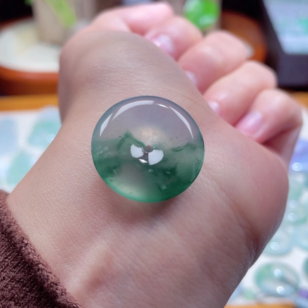 翡翠颈饰未镶嵌扣子