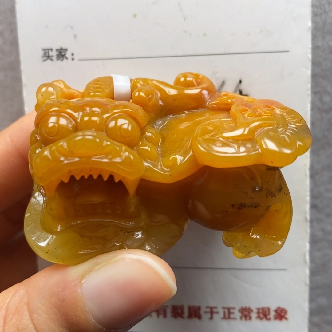 石英质玉（黄龙玉）未镶嵌颈饰