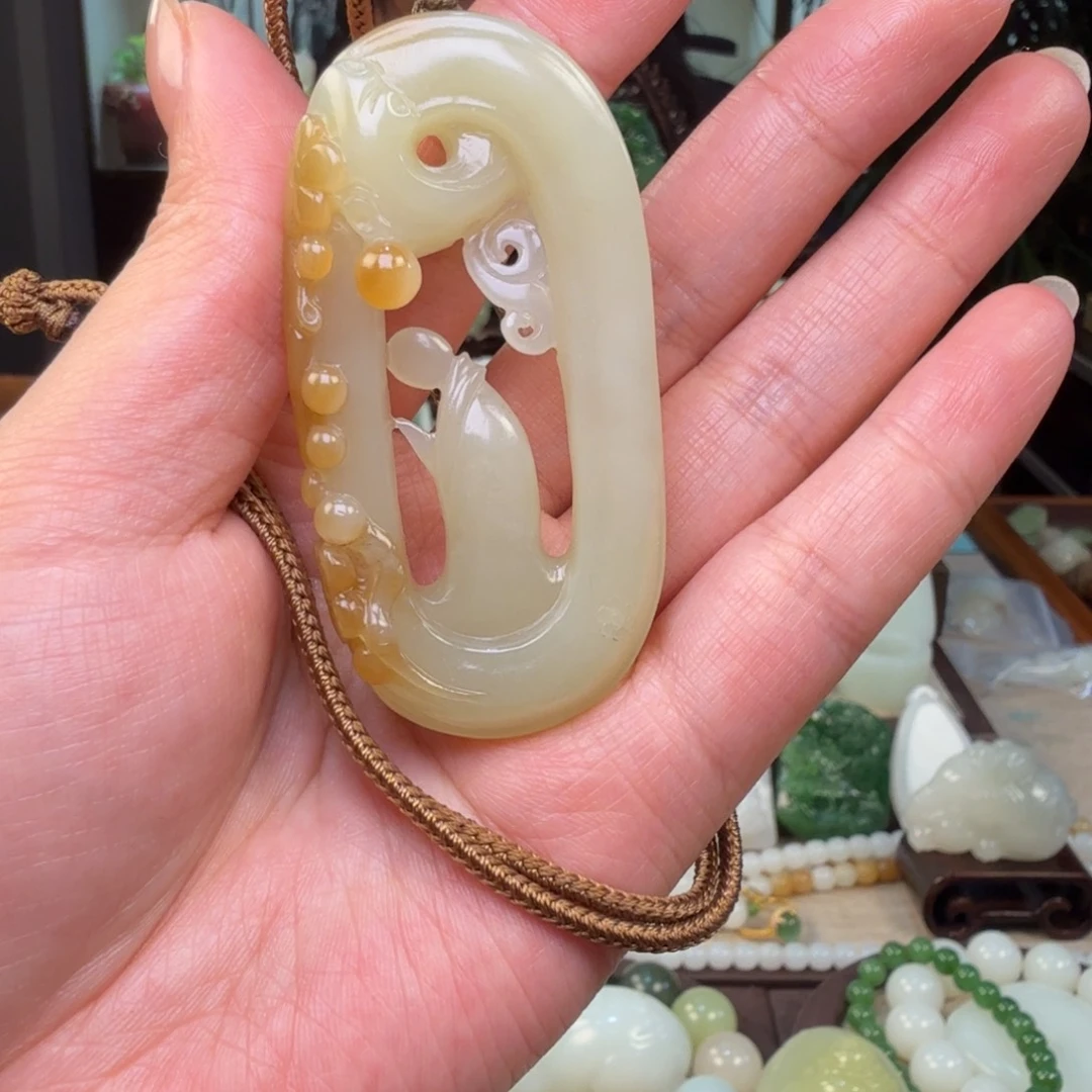 回***憶和田玉未镶嵌颈饰