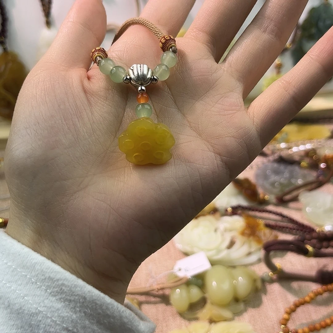 岫玉合金纯手工雕刻吊坠