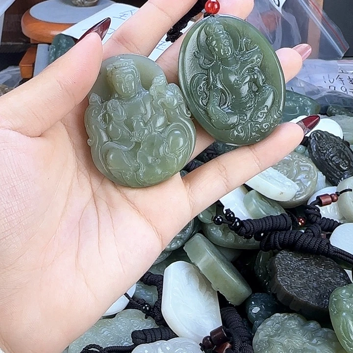 颈饰未镶嵌和田玉