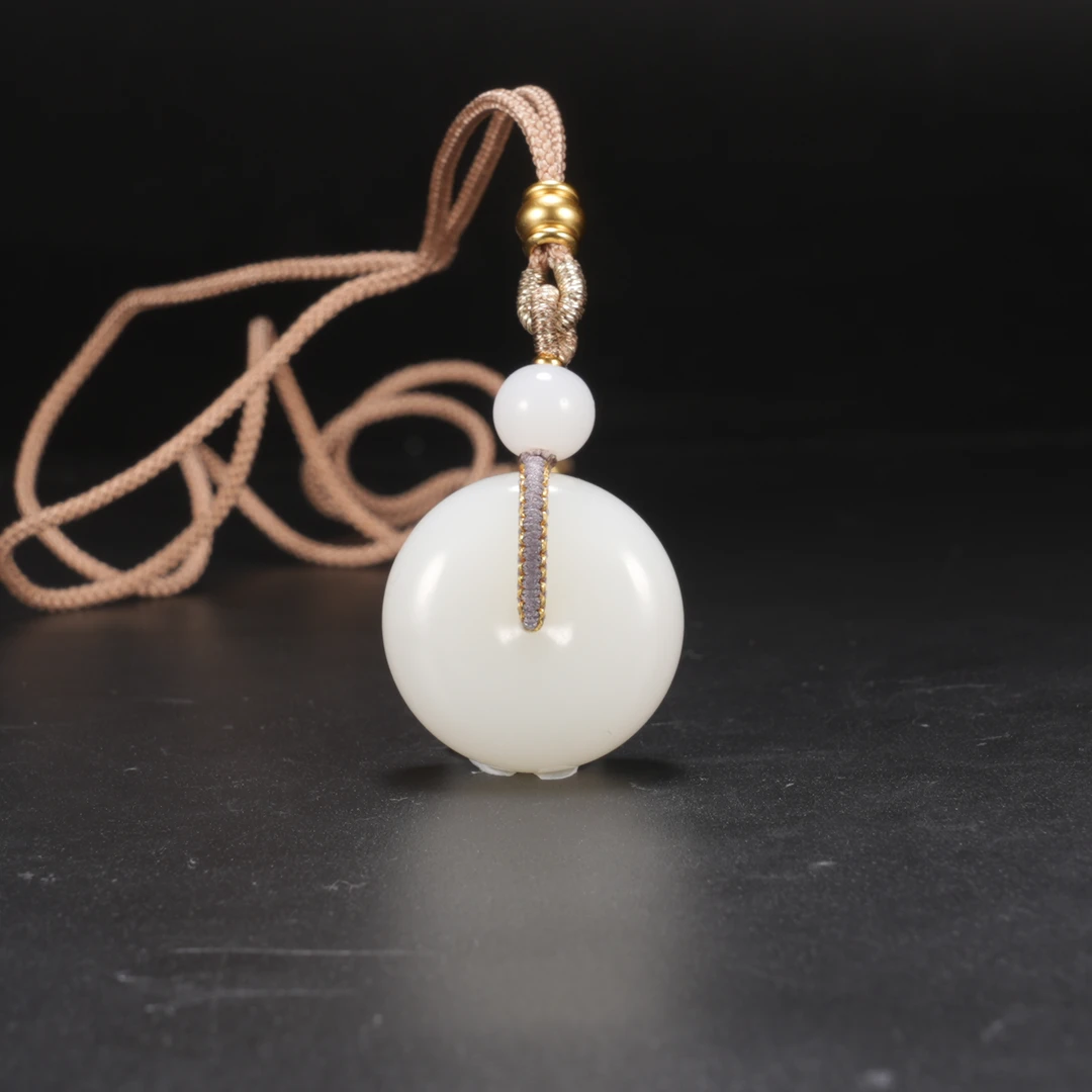 lot7和田玉羊脂平安扣/保利拍卖