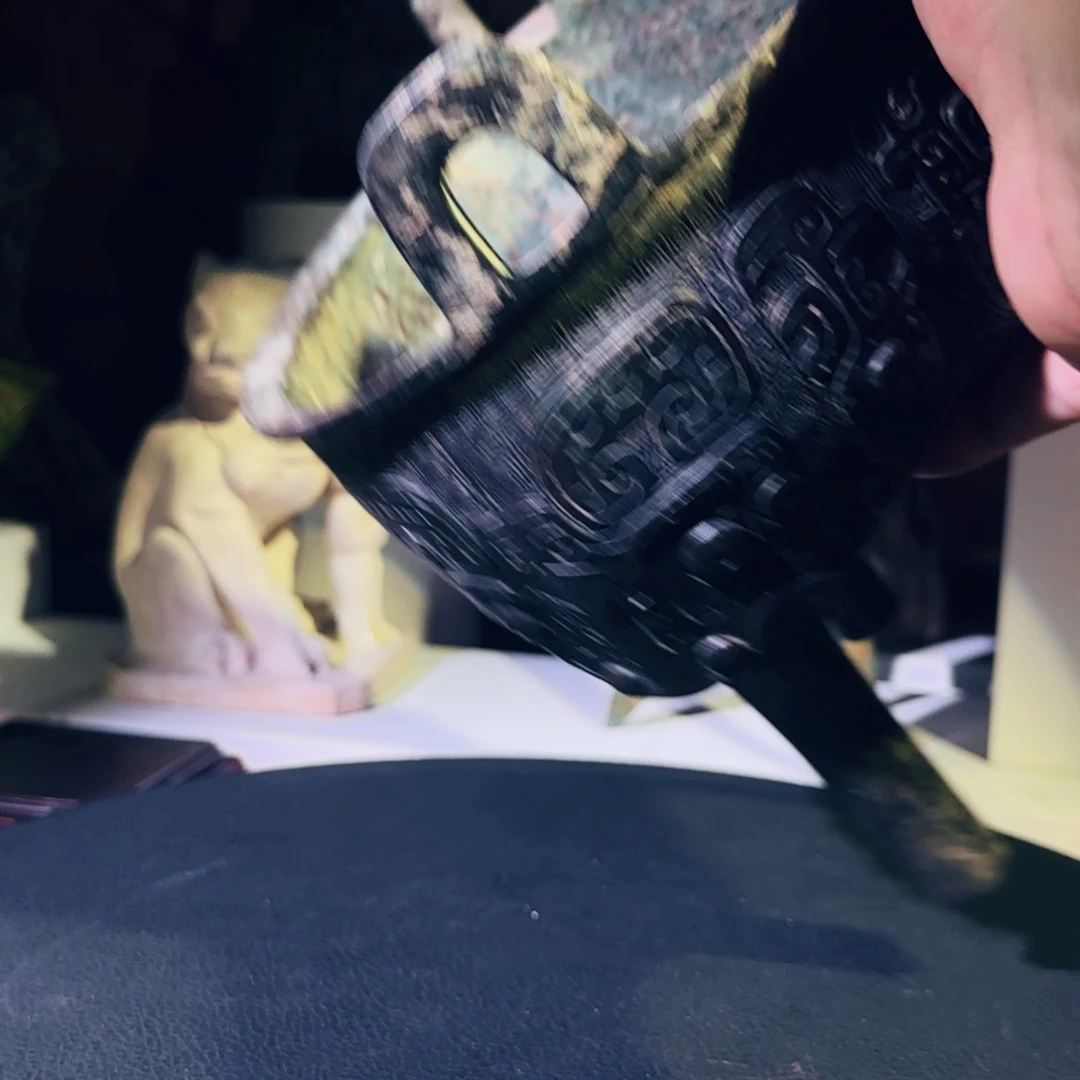 寻*人古铜爵鼎收藏品一件