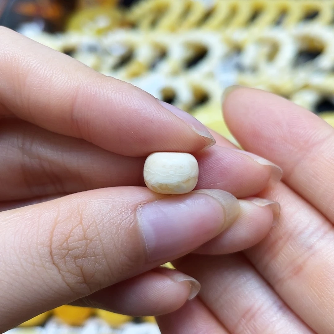 未镶嵌蜜蜡裸石墩子9.6✖️7.2mm瑕