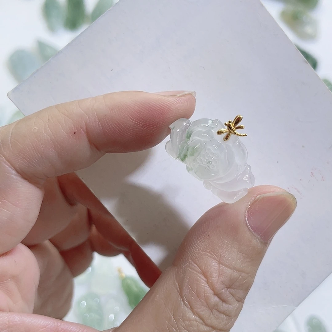 翡翠未镶嵌颈饰小***蓝莲花