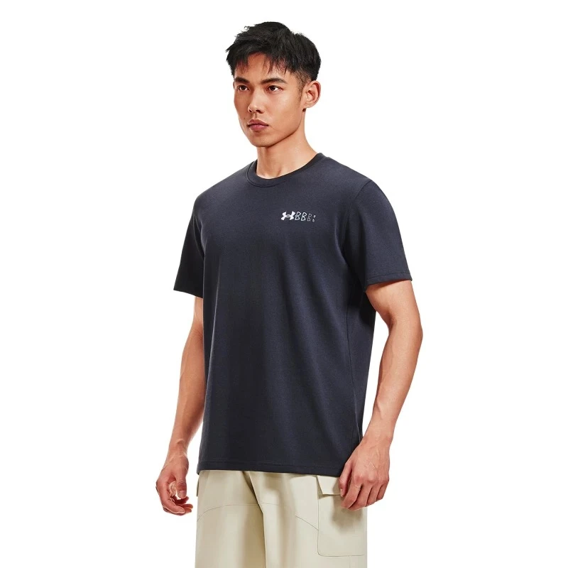 安德玛UA 男子透气跑步健身训练休闲运动圆领宽松短袖T恤1382904
