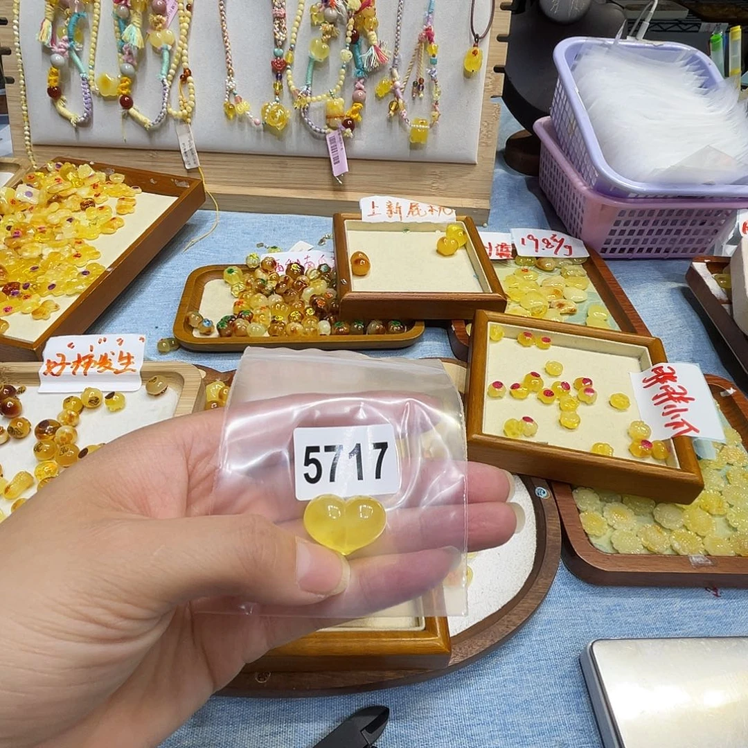 琥珀未镶嵌珠宝奇石