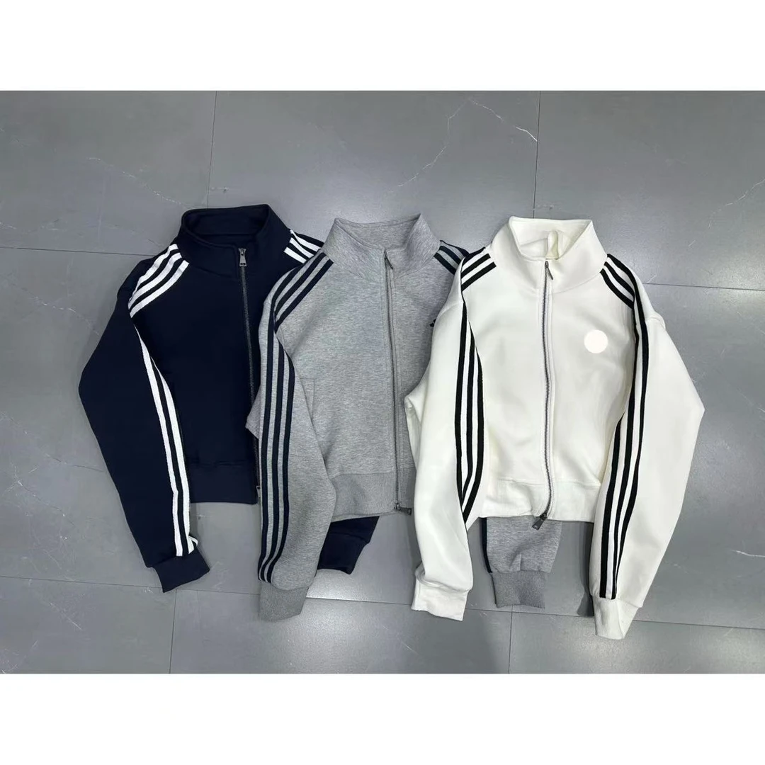 小款拼条卫衣外套