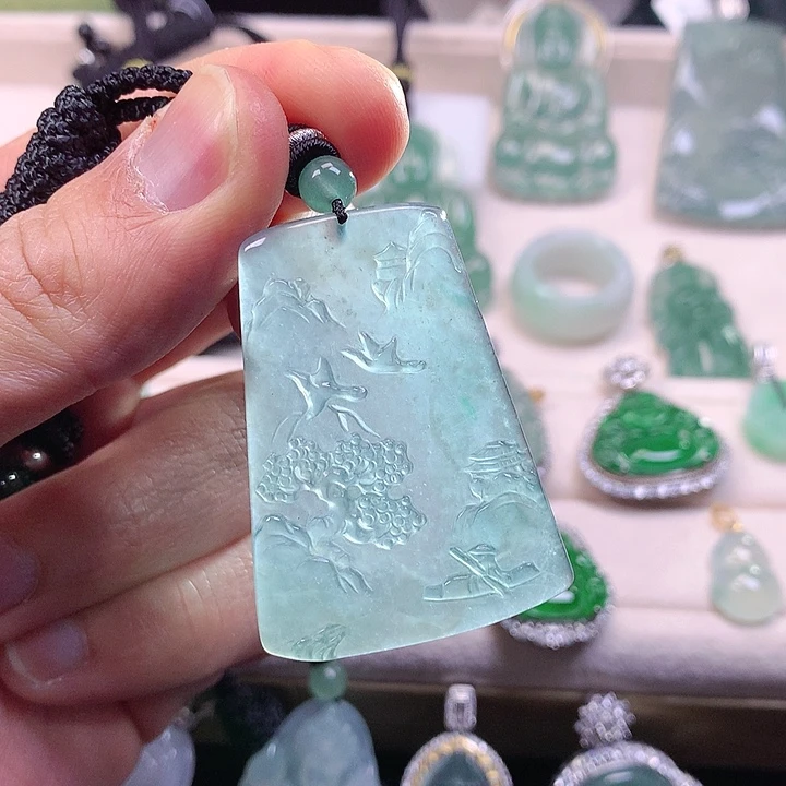 翡翠颈饰未镶嵌翡翠