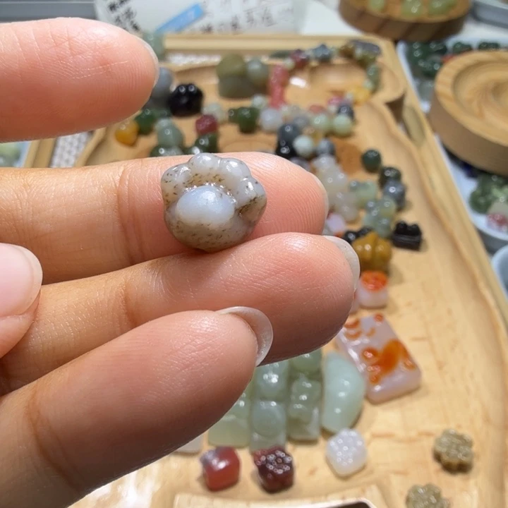 西***吗和田玉未镶嵌珠宝半成品