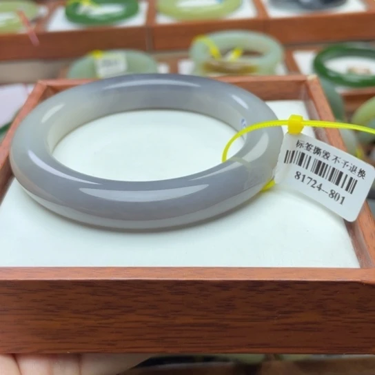 【闪购商品】和田玉手镯未镶嵌a*调56.5