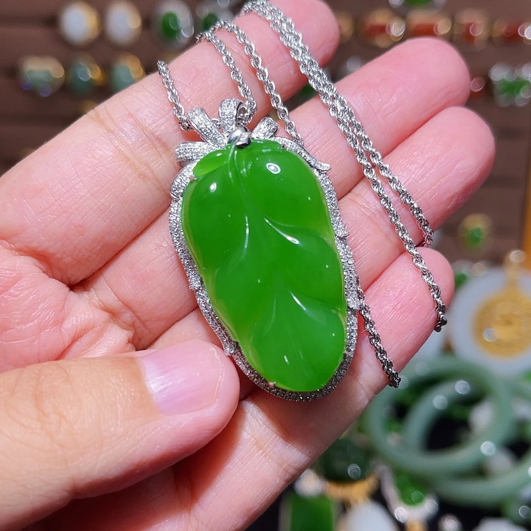 和田玉颈饰18K金镶嵌超****兽