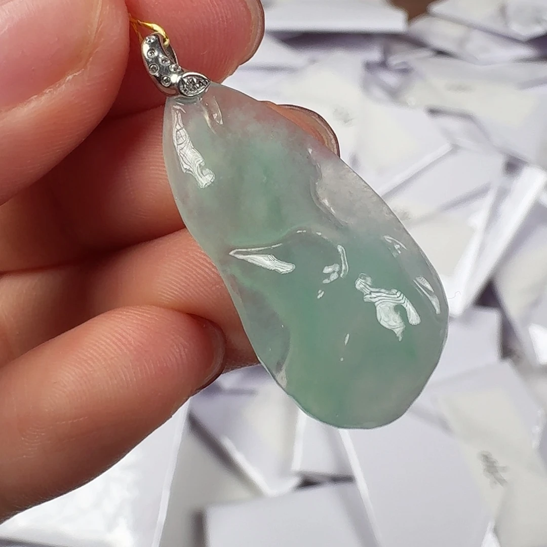 翡翠18K金镶嵌颈饰