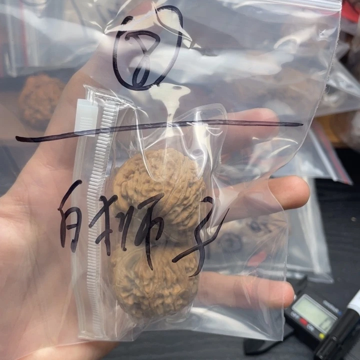文玩核桃吊坠只***_8号白狮子