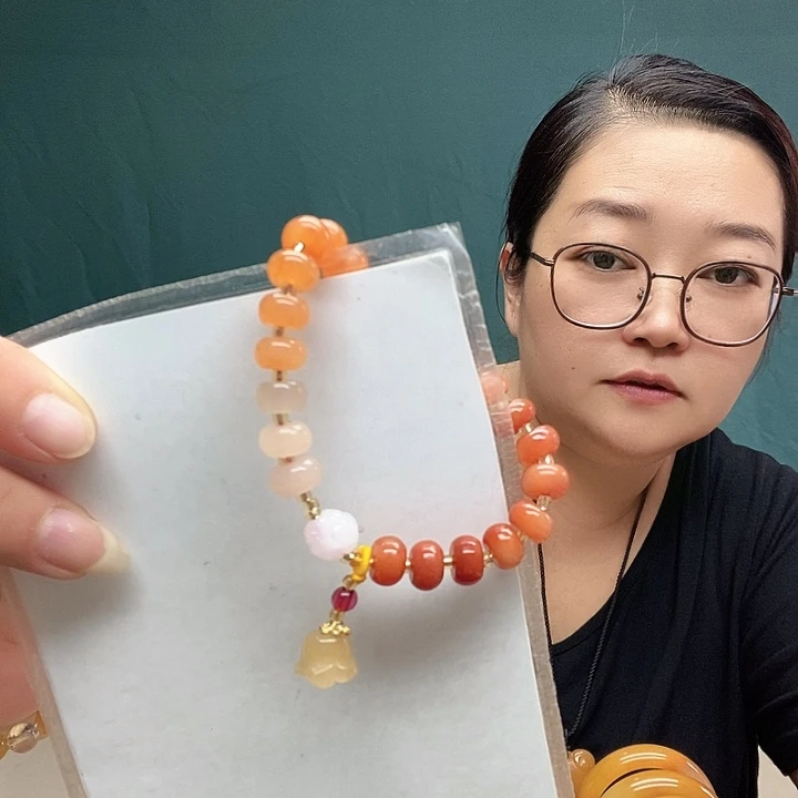 未镶嵌石英质玉（黄龙玉）手链
