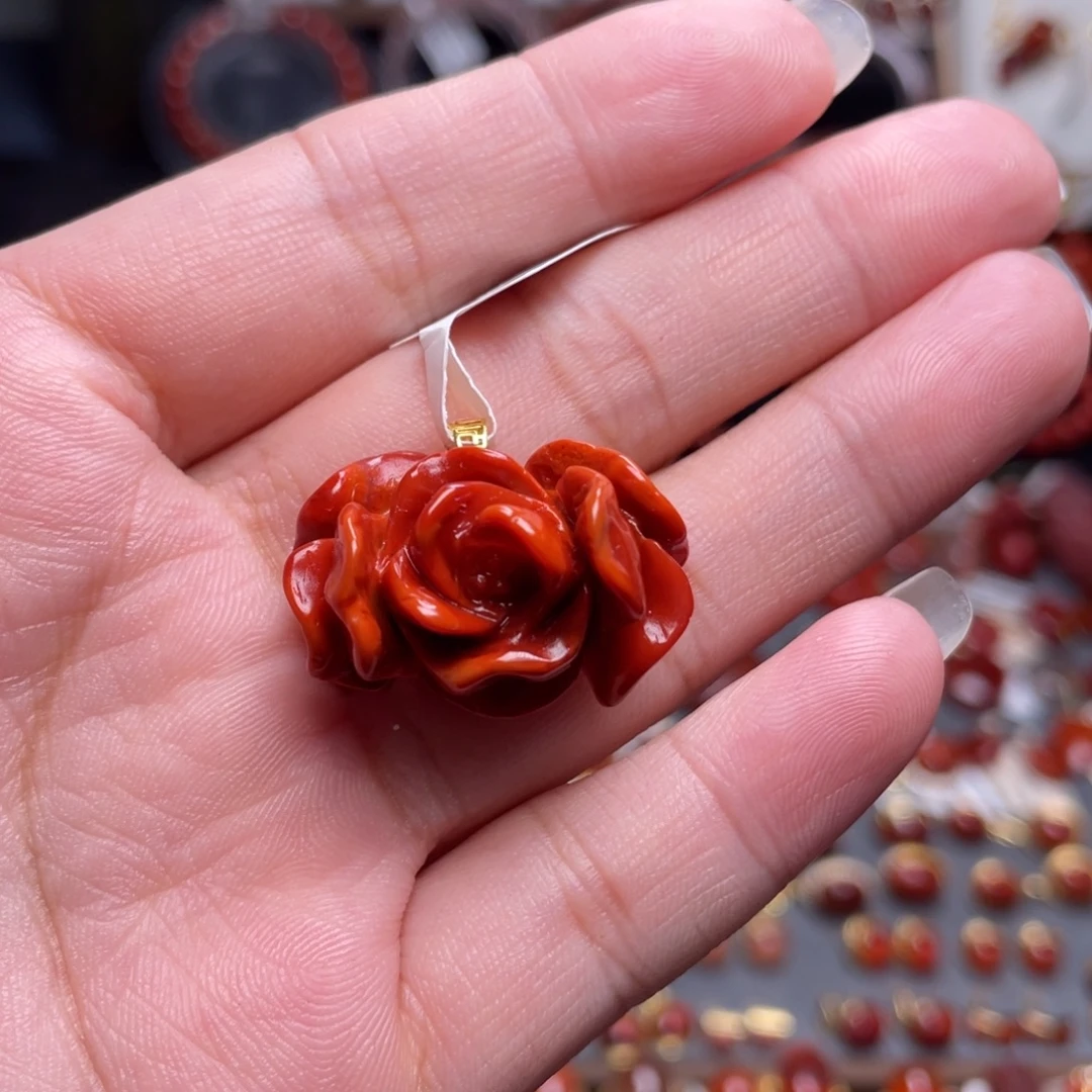 南红玛瑙18K金镶嵌立体花花吊坠