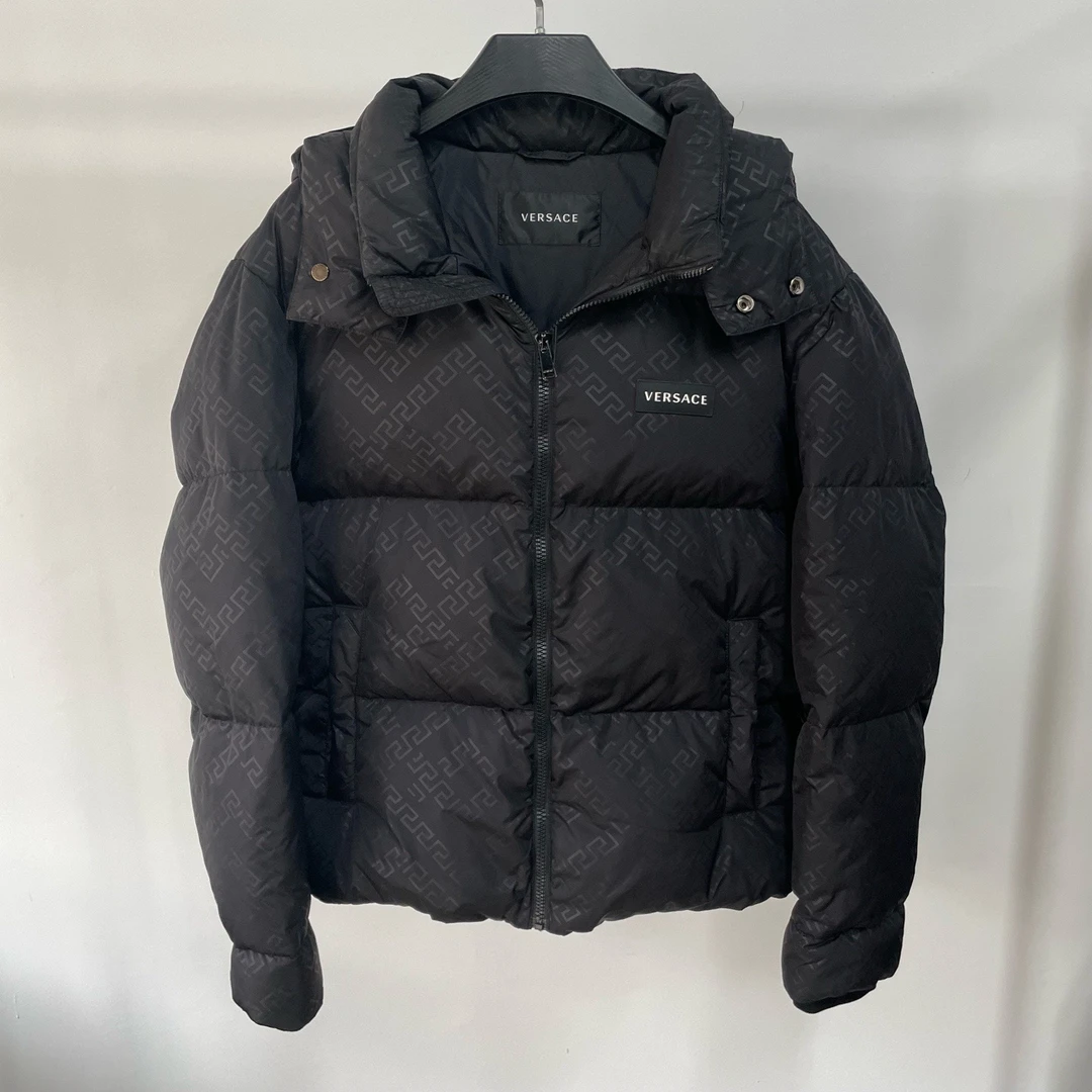 未使用 VERSACE/范思哲 范思哲暗纹黑色羽绒服/48码/25961