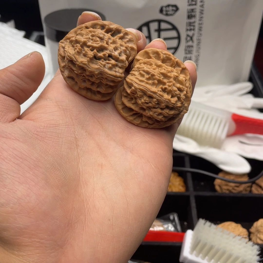 文玩核桃把件164 三角白