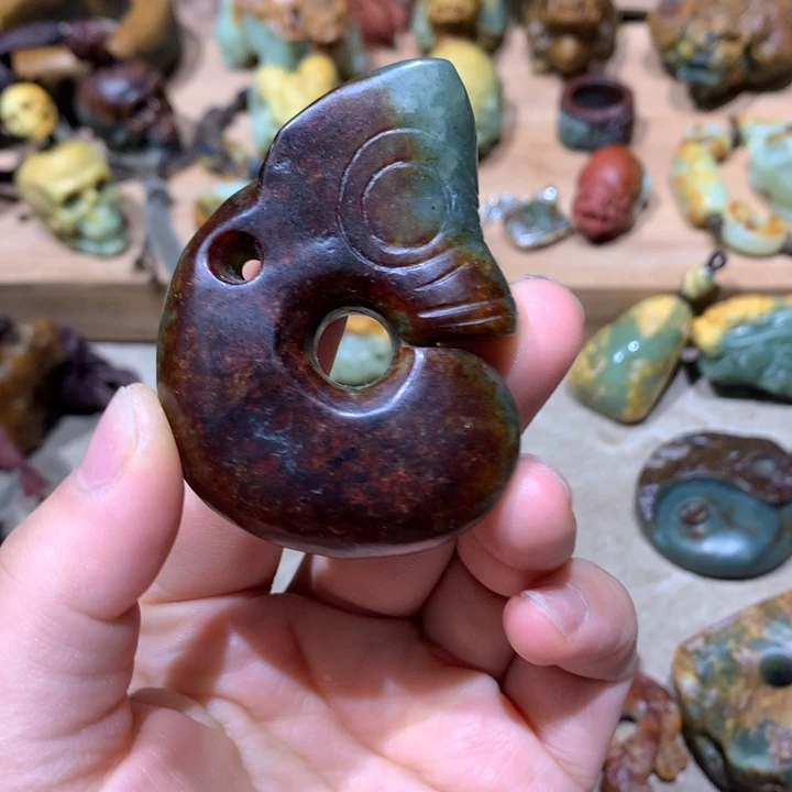 未镶嵌岫岩河磨玉（透闪石质玉）挂件