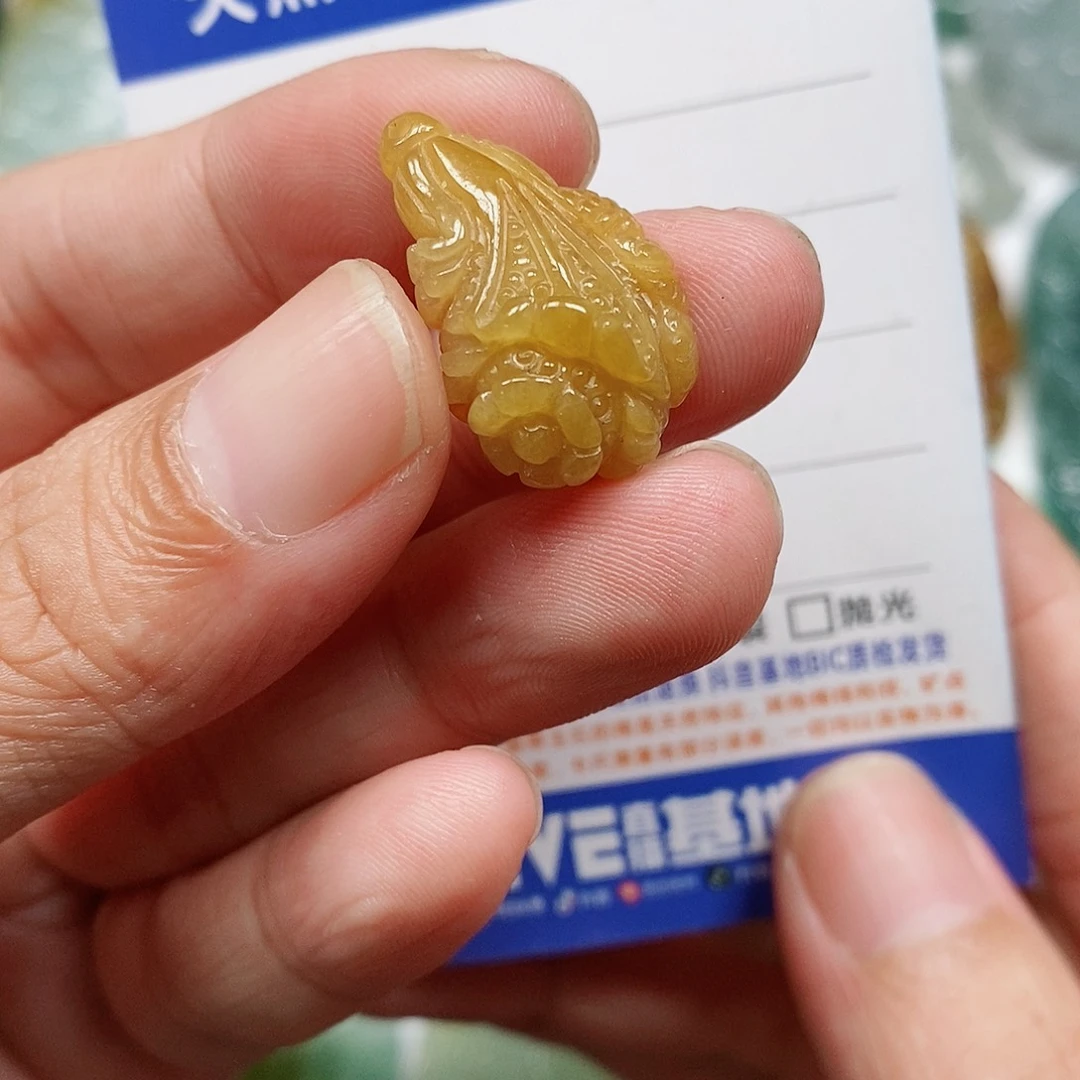 翡翠未镶嵌颈饰白菜