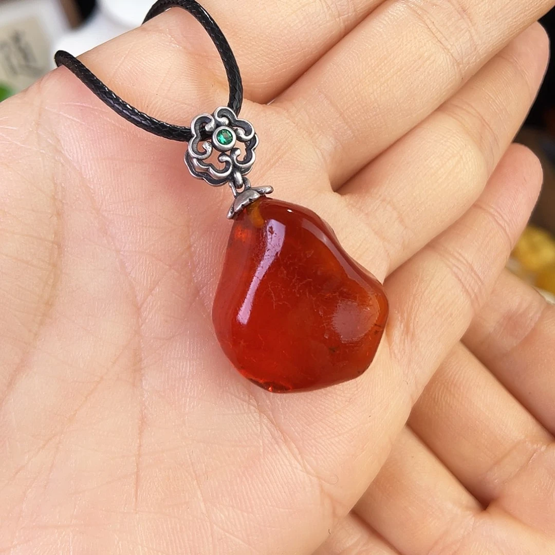 琥珀珠宝奇石未镶嵌。