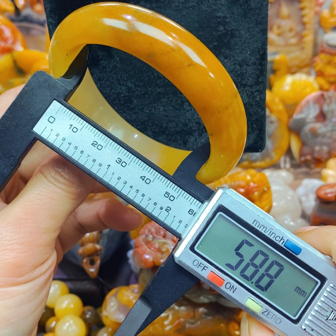 未镶嵌石英质玉（黄龙玉）颈饰