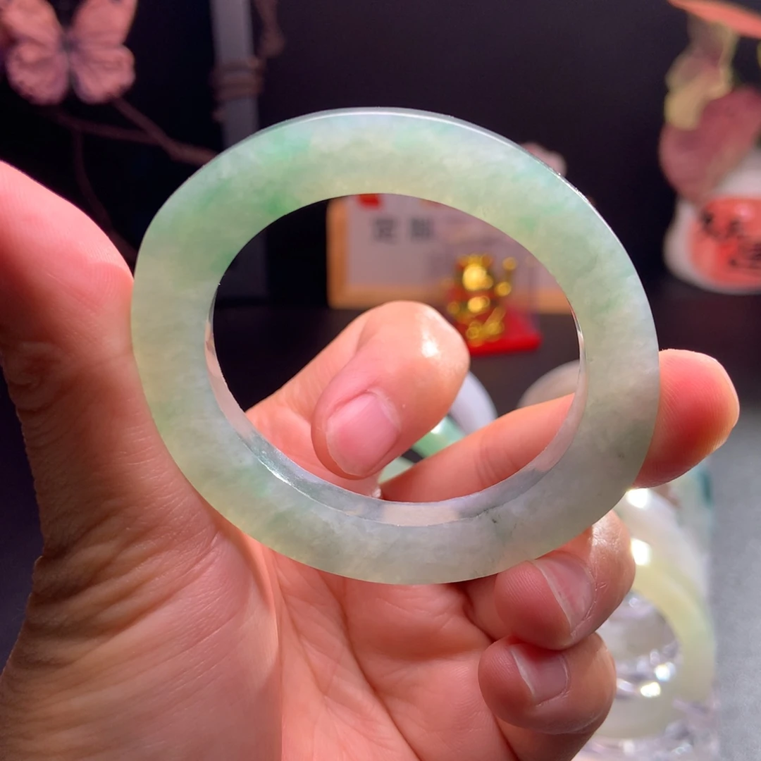 定制翡翠未镶嵌翡翠手镯