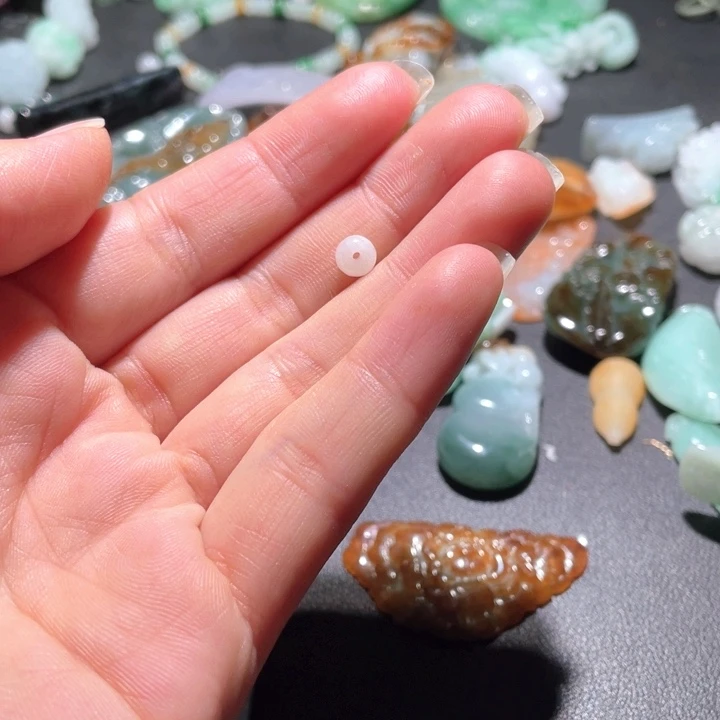 【闪购商品】翡翠颈饰未镶嵌你****?天然翡翠