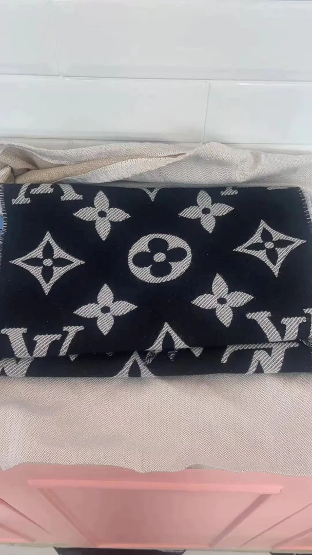 未使用 LouisVuitton/路易威登 未使用羊毛围巾bwz