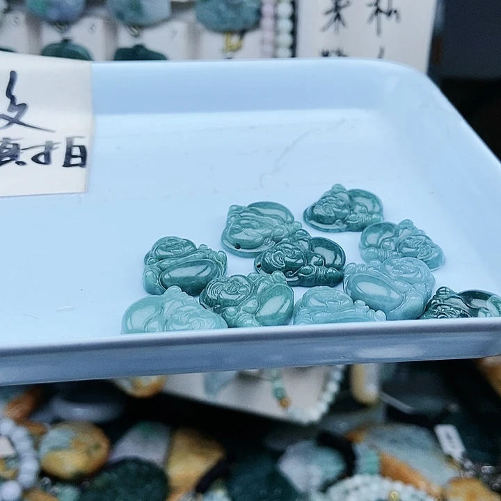 颈饰足铂镶嵌翡翠翡翠