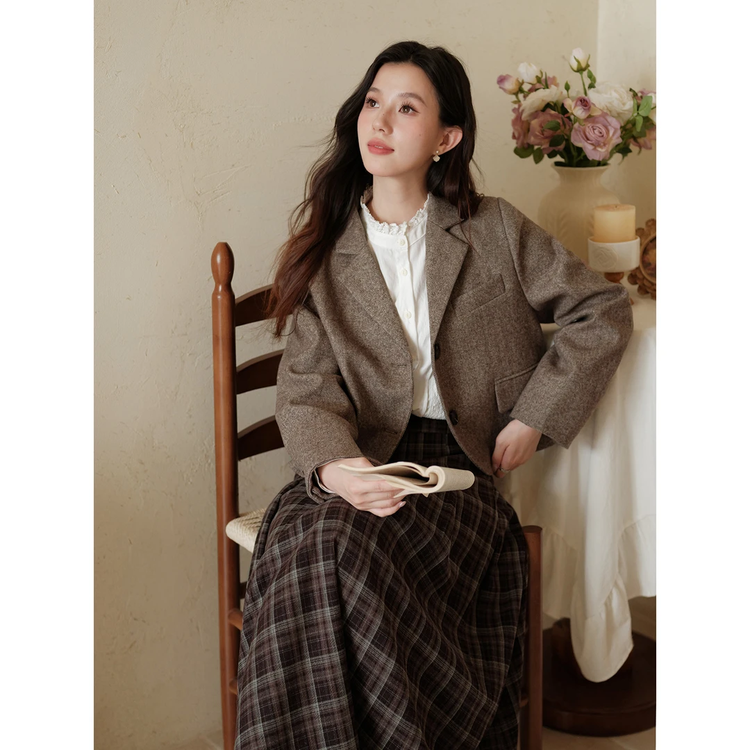 木易易 反驳领斜纹短款西装外套女2025新款小个子高级感上衣西服